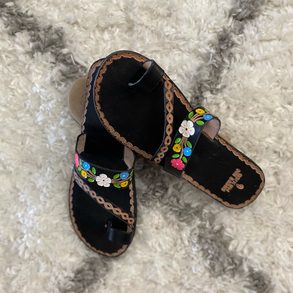 Women huaraches, handmade in Mexico - Picture 3 of 4